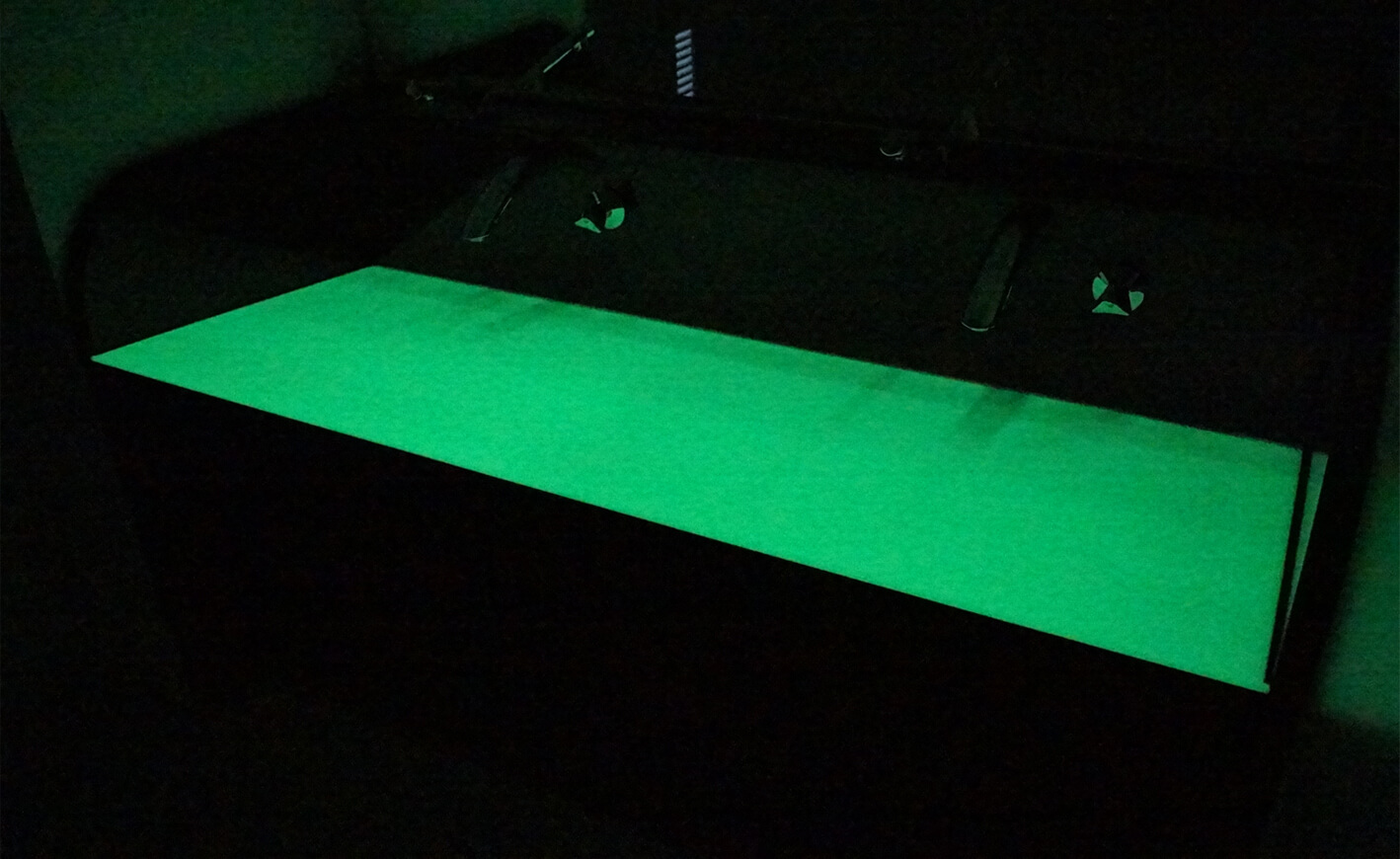 暗視下の蓄光機能付きハイブリッドストーン アベイラス スーパーワークトップの洗面台